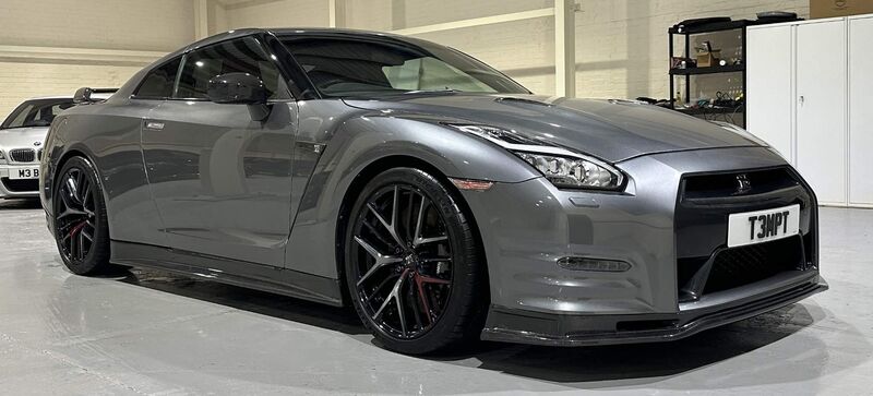 NISSAN GT-R
