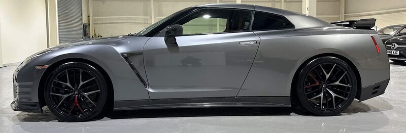 NISSAN GT-R