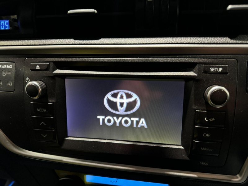 TOYOTA AURIS
