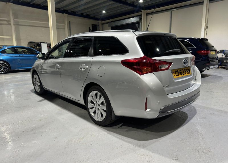 TOYOTA AURIS