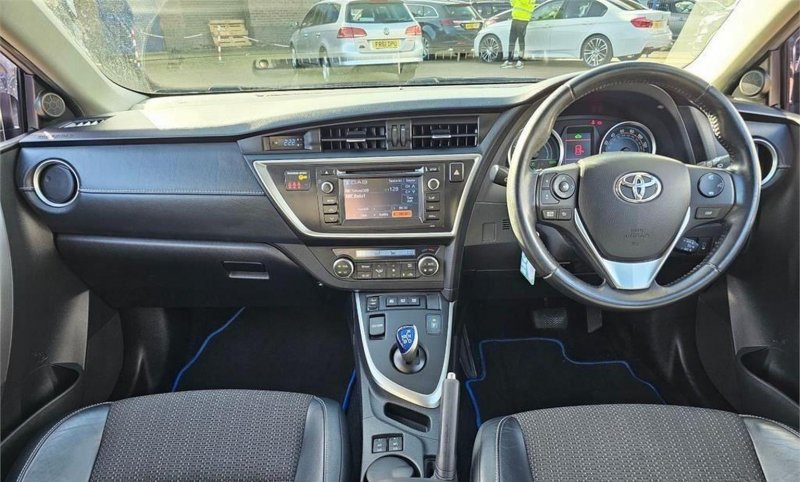 TOYOTA AURIS