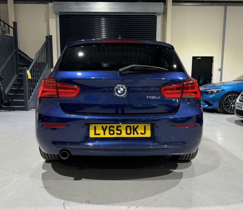 BMW 1 SERIES