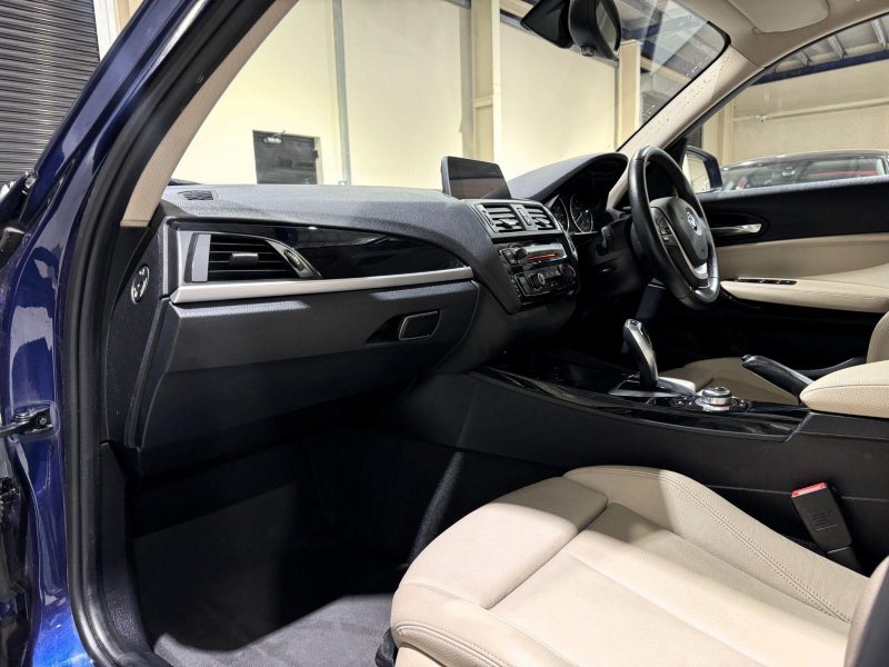 BMW 1 SERIES