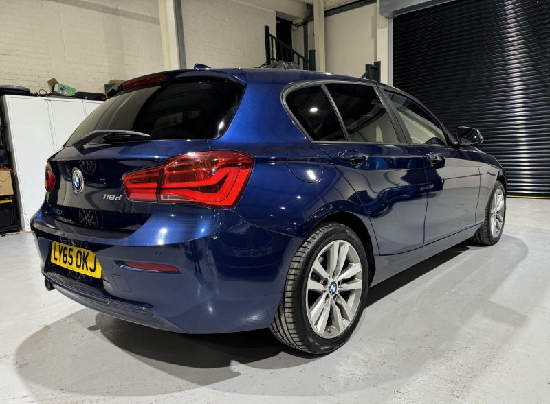 BMW 1 SERIES
