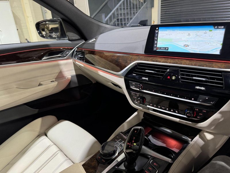 BMW 6 SERIES